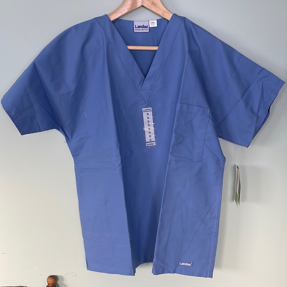 NWT Landau blue men’s scrub top, size small